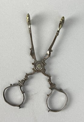 Lot 320 - A PAIR OF GEORGIAN SILVER SUGAR TONGS