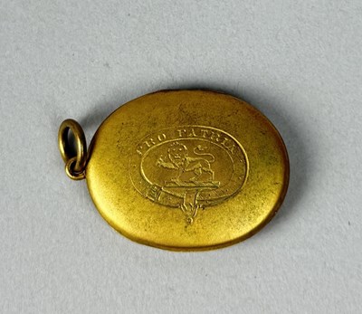 Lot 623 - AN ANTIQUE METAL LOCKET CONTAINING A PAINTED PHOTOGRAPH OF A LADY