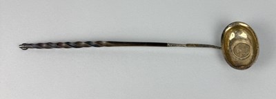 Lot 298 - A GEORGIAN SILVER BRANDY LADLE WITH TURNED HORN HANDLE