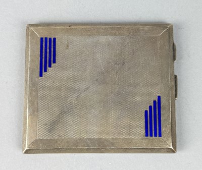 Lot 274 - AN ART DECO SILVER AND ENAMEL CIGARETTE CASE