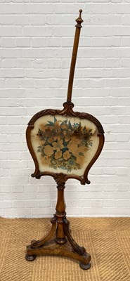 Lot 1069 - A 19TH CENTURY WALNUT POLE SCREEN