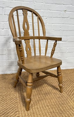 Lot 1117 - AN OAK CHILDS CHAIR
