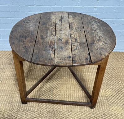 Lot 972 - A 19TH CENTURY CRICKET TABLE