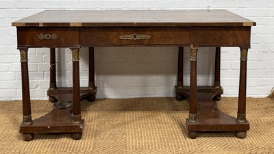 Lot 1063 - A 19TH CENTURY ITALIAN DESK