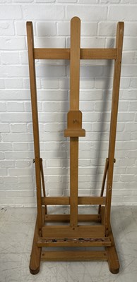 Lot 1103 - AN ARTISTS EASEL