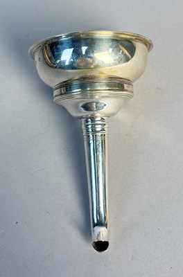 Lot 260 - A .925 STERLING SILVER WINE FUNNEL BY HM LONDON