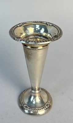 Lot 292 - A WEIGHTED SILVER ROSE VASE, HM BIRMINGHAM 1908