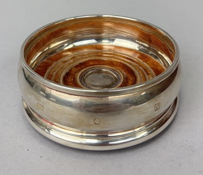 Lot 273 - A .925 STERLING SILVER WINE BOTTLE COASTER