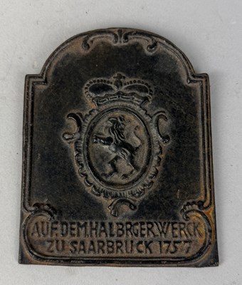 Lot 665 - AN ANTIQUE GERMAN CAST IRON PLAQUE 'AUF DEM HALBRGER.WERCK WU SAARBRUCK 1757