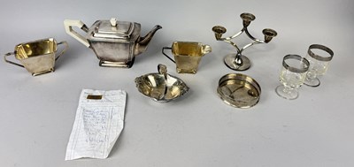 Lot 1200 - A GROUP OF SILVER PLATED ITEMS TO INCLUDE AN ART DECO TEA SET