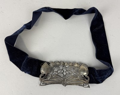 Lot 295 - A LIBERTY AND CO ART NOUVEAU SILVER BELT BUCKLE WITH VELVET STRAP