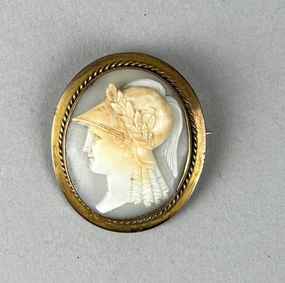 Lot 419 - AN ANTIQUE CLASSICAL CAMEO BROOCH SET IN 9CT GOLD