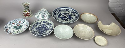 Lot 234 - A COLLECTION OF CHINESE MING-STYLE CERAMICS