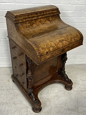 Lot 1084 - A VICTORIAN WALNUT POP UP DAVENPORT