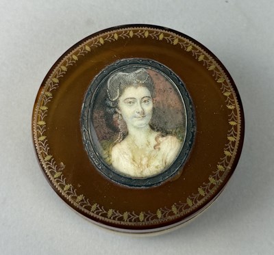 Lot 653 - A LADIES VANITY BOX WITH ANTIQUE PORTRAIT MINIATURE