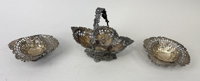 Lot 256 - A PIERCED SILVER BASKET ALONG WITH A PAIR OF PIERCED SILVER DISHES