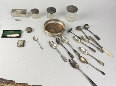 Lot 253 - A GROUP OF SILVER ITEMS TO INCLUDE VESTA CASES, MOTHER OF PEARL SILVER PENKNIFE, DISHES, COASTER, SPOONS ETC
