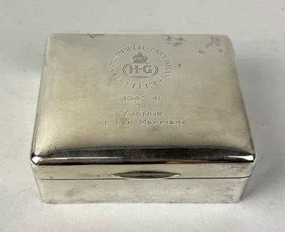 Lot 311 - A SILVER BOX ENGRAVED FOR DOGMERSFIELD, CROOKHAM, FLEET