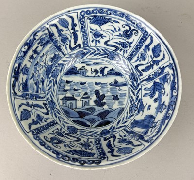 Lot 174 - A CHINESE KANGXI BLUE AND WHITE PORCELAIN BOWL