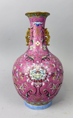 Lot 180 - A CHINESE PAINTED CERAMIC VASE