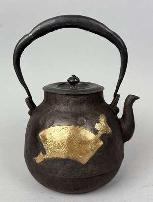 Lot 194 - A JAPANESE IRON KETTLE WITH GILDING, 19TH CENTURY