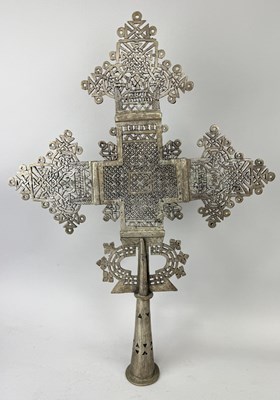 Lot 21 - AN ETHIOPIAN SILVERED BRASS PROCESSIONAL CROSS, EARLY 20TH CENTURY
