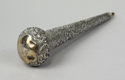 Lot 107 - A LARGE COLONIAL INDIAN SILVER UMBRELLA HANDLE OR WALKING CANE TOP, KUTCH, INDIA, CIRCA 1880
