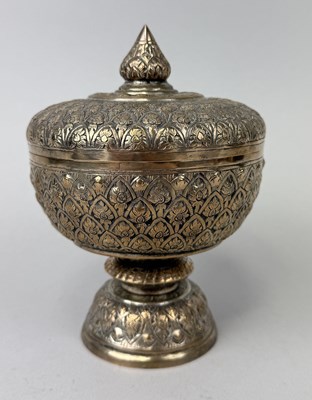 Lot 35 - A THAI SILVER GILTI PEDESTAL BOWL AND COVER, THAILAND, EARLY 20TH CENTURY