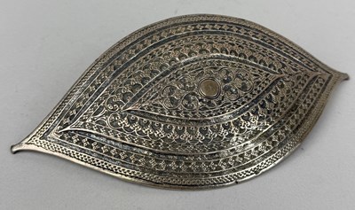 Lot 118 - A MALAY ISLAMIC SILVER BELT BUCKLE (PENDING), MALAYSIA, 19TH CENTURY
