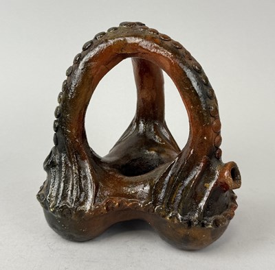 Lot 39 - AN OCEANIC TERRACOTTA WATER VESSEL (SAQAMOLI), FIJI, 19TH-20TH CENTURY