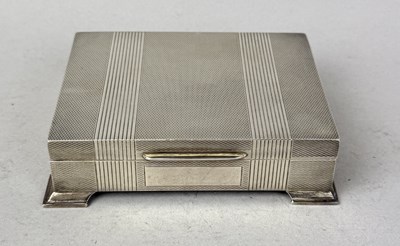 Lot 267 - A SILVER CIGARETTE BOX