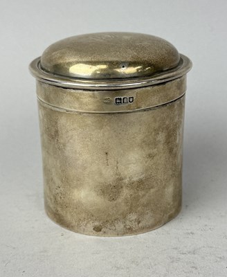 Lot 257 - AN ANTIQUE SILVER TEA CADDY
