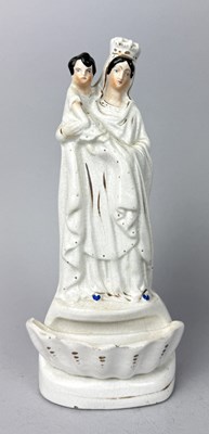 Lot 501 - STAFFORDSHIRE, AN ANGEL HOLDING HAND OF A CHILD, CIRCA 1870'S