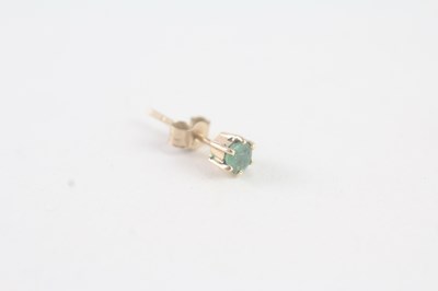 Lot 182 - A PAIR OF 9CT GOLD EMERALD STUD EARRINGS