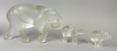 Lot 532 - A HERD OF THREE LALIQUE ELEPHANTS, LARGE MOTHER AND TWO SMALLER CHILDREN