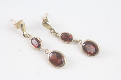 Lot 181 - A PAIR OF 9CT GOLD GARNET DROP EARRINGS