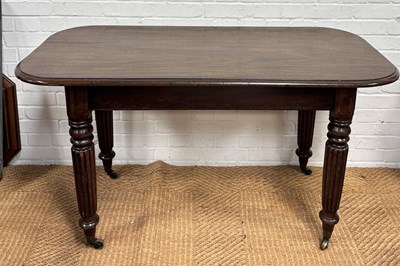 Lot 1093 - AN ANTIQUE MAHOGANY TABLE ON FLUTED LEGS