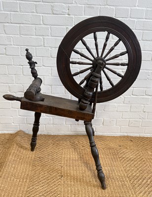 Lot 1108 - AN ANTIQUE SPINNING WHEEL