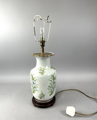 Lot 946 - A CHINESE STYLE TABLE LAMP