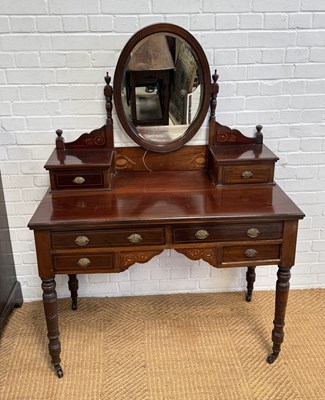 Lot 1100 - AN ANTIQUE MAHOGANY DRESSING TABLE