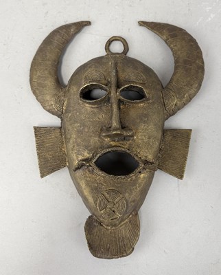 Lot 685 - AN AFRICAN BRONZE MASK