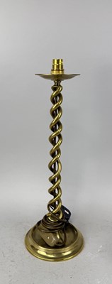 Lot 940 - A BRASS BARLEY TWIST TABLE LAMP