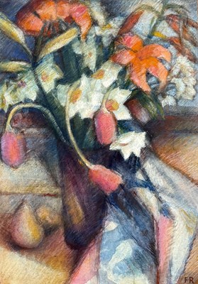 Lot 915 - AN OIL PAINTING ON BOARD DEPICTING A STILL LIFE WITH FLOWERS IN A VASE