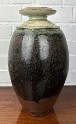 Lot 647 - RICHARD BATTERHAM (1936-2020): A LARGE CERAMIC VASE