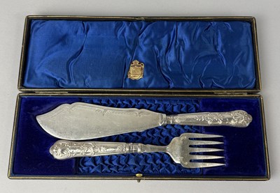 Lot 322 - FISH SERVERS, SILVER HANDLES