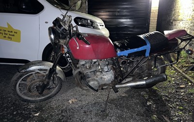 Lot 1220 - A KAWASAKI KZ1000 ST MOTORBIKE