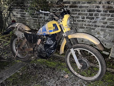 Lot 1221 - A SUZUKI DR400ST SCRAMBLER MOTORBIKE