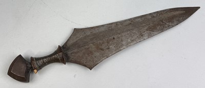Lot 638 - A TETALA DAGGER WITH HEAVY POMMEL WEIGHT, CONGO