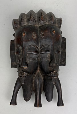 Lot 639 - AN AFRICAN TRIBAL IVORY COAST SENUFO KPELIE MASK