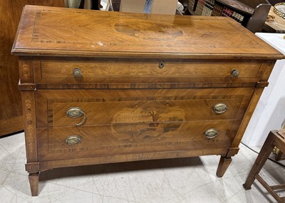 Lot 1085A - A MARQUETRY INLAID COMMODE CHEST OF DRAWERS, 20TH CENTURY